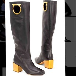 Salvador ferragamo boot size 7,5 . Beautiful classy soft leather